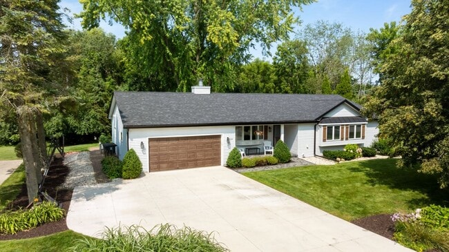 1144 Rolling Ln in Lake Geneva, WI - Building Photo - Building Photo