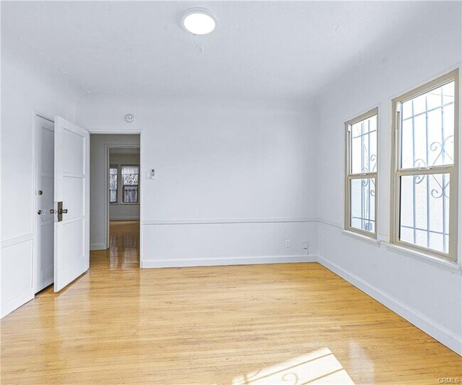 property at 1119 S Crescent Heights Blvd