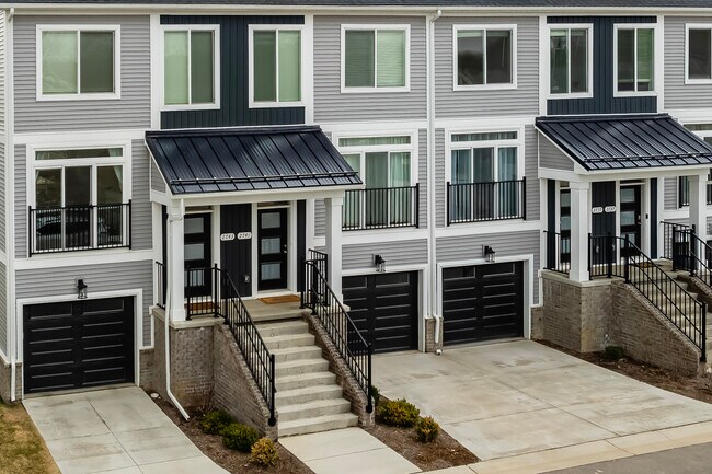 Bristol Ridge in Ann Arbor, MI - Building Photo - Building Photo