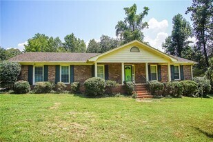 2173 Holly Ct in Cumming, GA - Building Photo