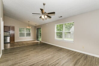 5631 Nodlehs Ct in Indianapolis, IN - Foto de edificio - Building Photo