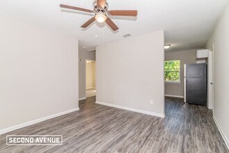 5319 Woodcrest Rd in Jacksonville, FL - Building Photo - Building Photo