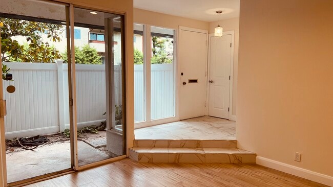 17836 Magnolia Blvd in Encino, CA - Building Photo - Building Photo