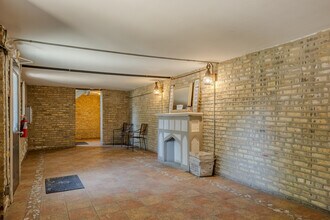 3100 W Addison St in Chicago, IL - Foto de edificio - Building Photo