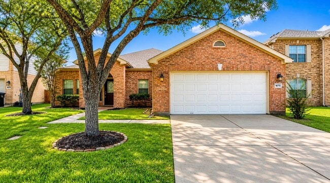 16715 Bending Creek Ln