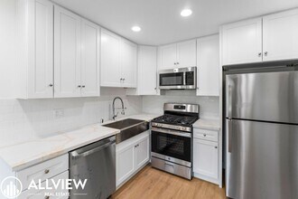 16651 Tunstall Ln in Huntington Beach, CA - Foto de edificio - Building Photo