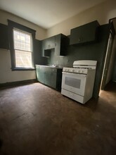 1561 Chapel St in New Haven, CT - Building Photo - Interior Photo