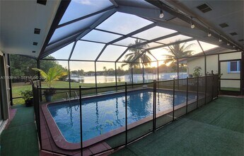 8460 Menteith Terrace in Miami Lakes, FL - Building Photo - Building Photo