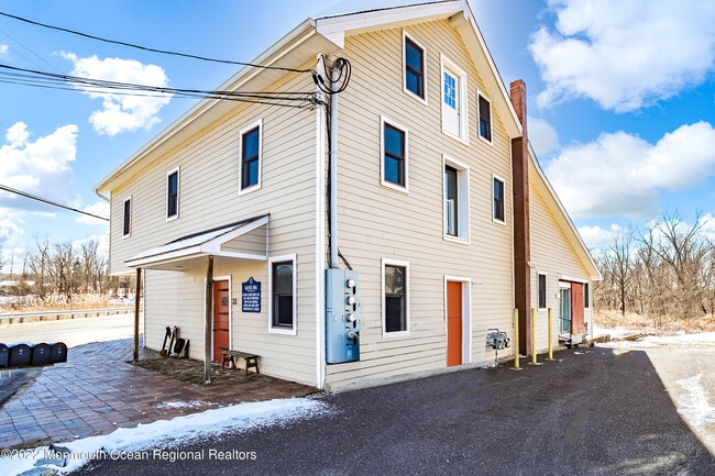 property at 33 Imlaystown Rd