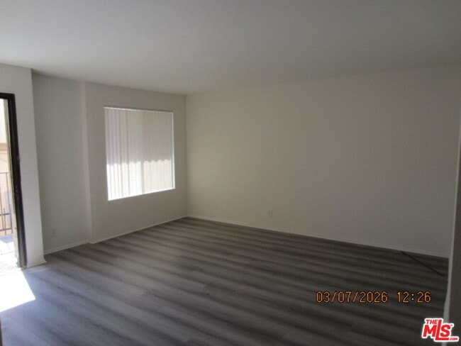 1212 Beachwood Dr in Los Angeles, CA - Building Photo - Building Photo