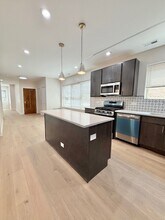 5852 N Artesian Ave in Chicago, IL - Building Photo - Building Photo