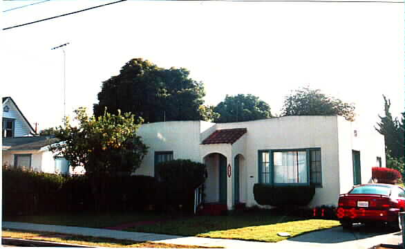 206 S Pacific Ave in Ventura, CA - Foto de edificio - Building Photo