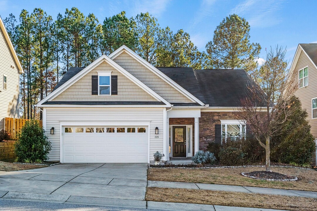 225 Sweet Violet Dr in Holly Springs, NC - Building Photo