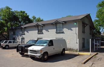 Wheless Manor Apartments in Austin, TX - Building Photo - Building Photo