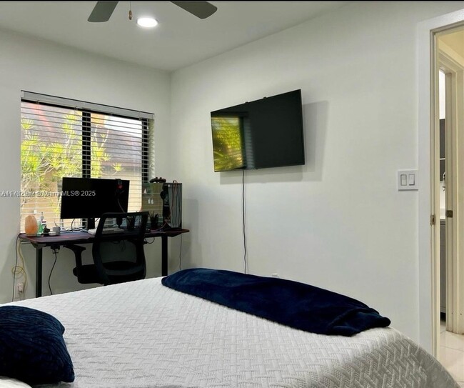 8251 NW 5th Ln in Miami, FL - Building Photo - Building Photo