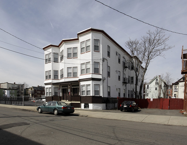 26 Spencer Ave in Chelsea, MA - Foto de edificio - Building Photo