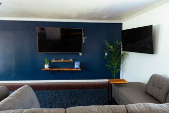 1011 E Wintergreen Rd in Cedar Hill, TX - Building Photo - Building Photo