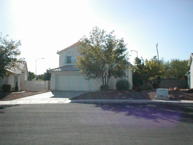 628 Rolling Valley Way in Henderson, NV - Building Photo - Building Photo