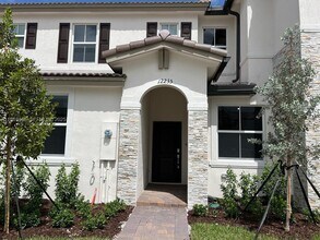 12235 NW 23rd Path in Miami Shores, FL - Building Photo - Building Photo