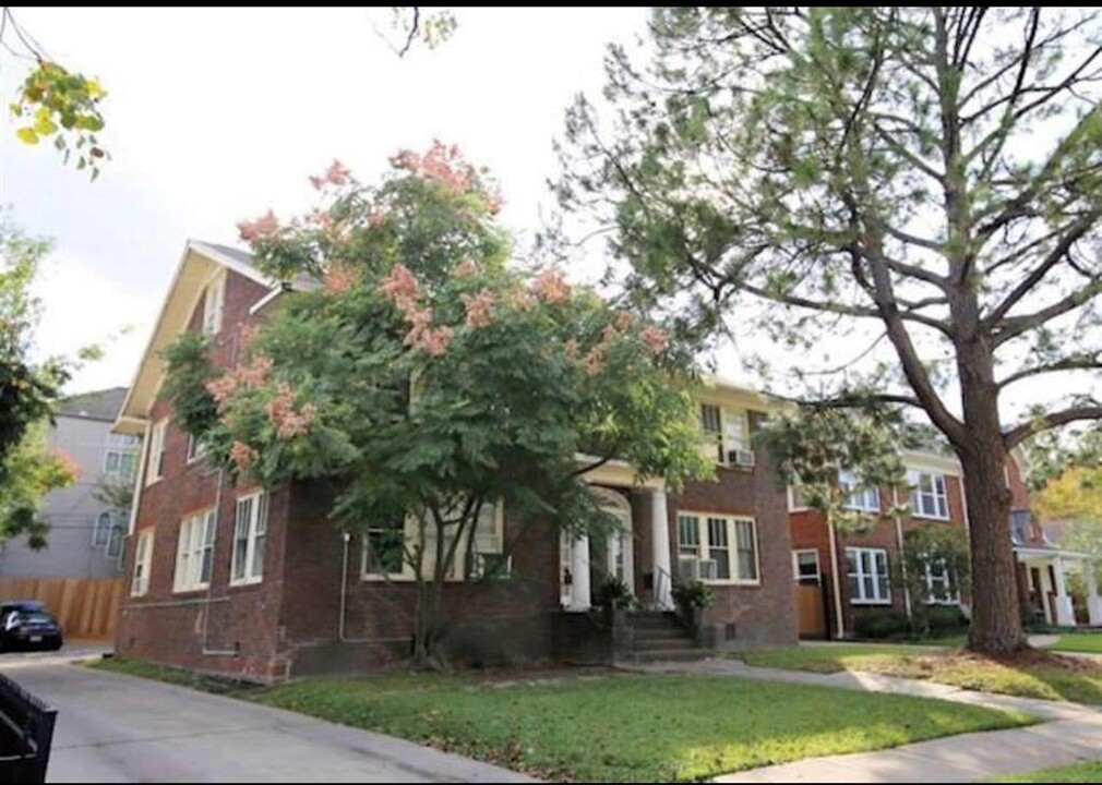 1711 W Main St in Houston, TX - Building Photo