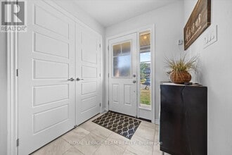 814 Stallion Cres in Ottawa, ON - Building Photo - Building Photo