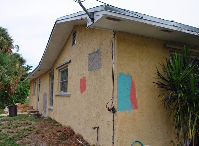 4455 NE Palmetto Dr in Jensen Beach, FL - Building Photo - Building Photo