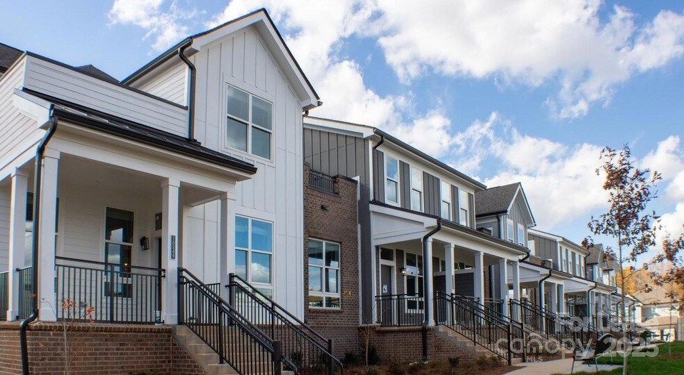 17014 Fairmount Way in Pineville, NC - Building Photo