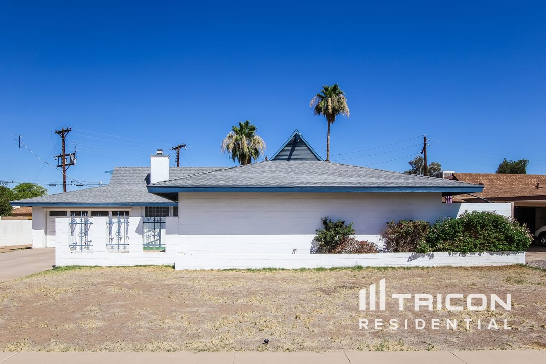 7730 N 33rd Dr in Phoenix, AZ - Building Photo
