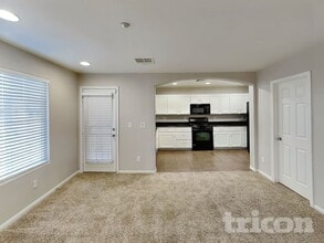 8921 Paula Jean Ave in Las Vegas, NV - Building Photo - Building Photo