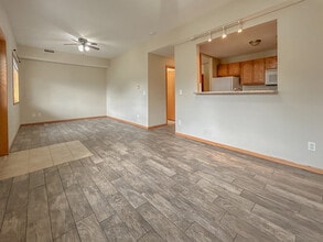 101 E Rose St, Unit 4 in Elk Point, SD - Building Photo - Building Photo