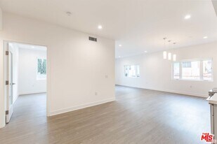843 Wilcox Ave in Los Angeles, CA - Building Photo