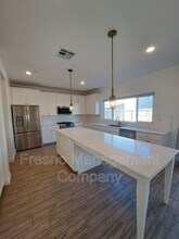 911 Blue Oak Lane W in Madera, CA - Building Photo - Building Photo