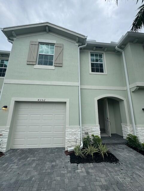4352 Hammock Grove Dr in Lake Worth, FL - Building Photo