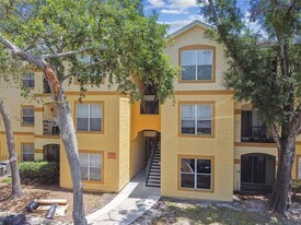 5606 Pinnacle Heights Cir in Tampa, FL - Building Photo