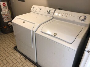 552 Greystone Ln in Wheeling, IL - Building Photo - Building Photo