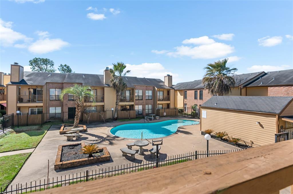 16111 Aspenglenn Dr-Unit -204 in Houston, TX - Building Photo