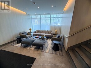 2 Manderley Dr in Toronto, ON - Building Photo - Building Photo