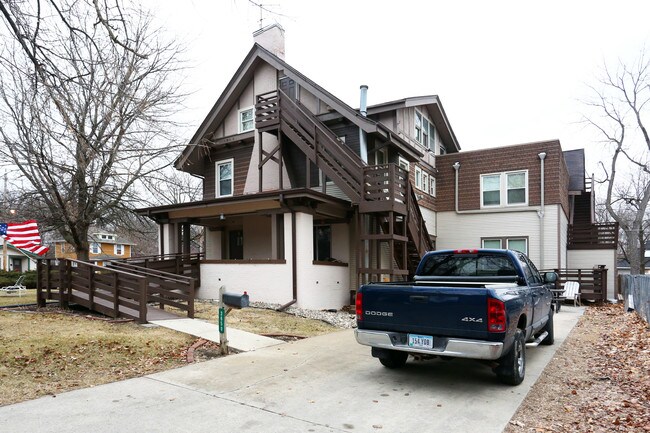 3650 Cottage Grove Ave in Des Moines, IA - Building Photo - Building Photo