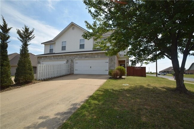 property at 3207 SW Deerfield Blvd
