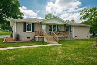 864 Greenwood Rd, Unit Unit 3 in Lebanon, TN - Building Photo - Building Photo