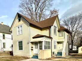 408 S Gardiner Ave in Rockford, IL - Building Photo