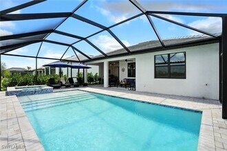 18282 Parksville Dr in Estero, FL - Foto de edificio - Building Photo
