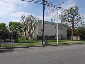 Runnymede Hollidays Apartments Holliday in North Hollywood, CA - Foto de edificio - Building Photo