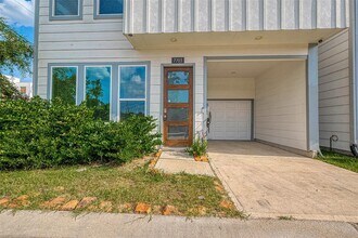 7703 Rainbow Cl in Houston, TX - Building Photo - Building Photo