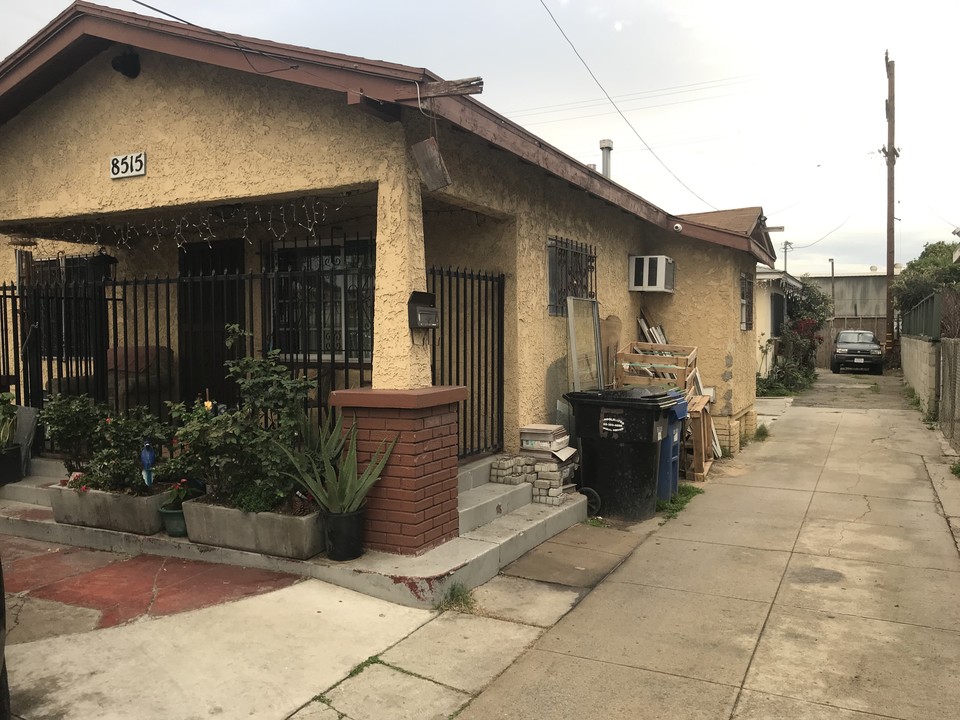 Duplex in Huntington Park, CA - Building Photo