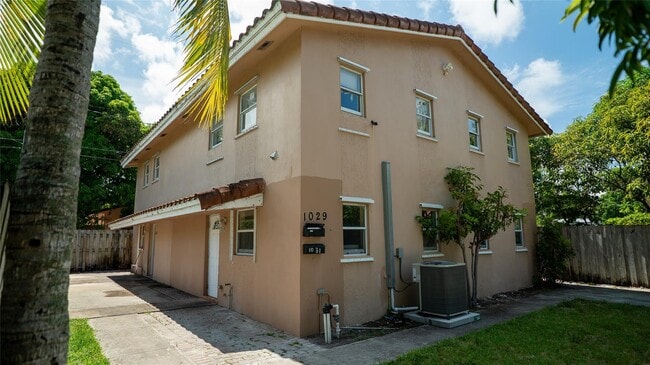 1029 C St in Lake Worth Beach, FL - Foto de edificio - Building Photo