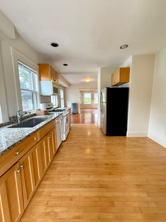 68 Putnam St, Unit 2