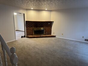 1376 Red Tail Hawk Dr in Youngstown, OH - Building Photo - Building Photo