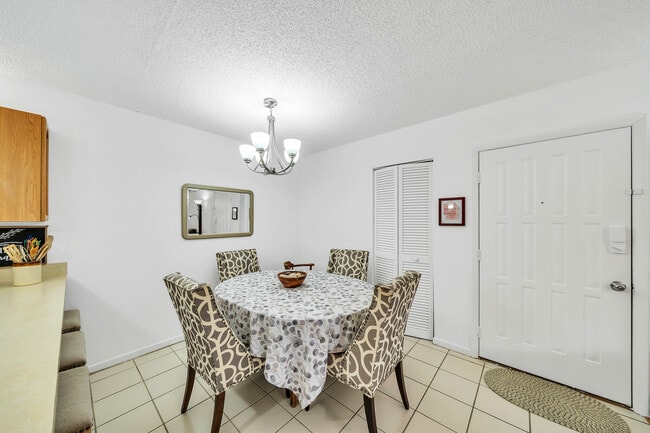 3402 Gardens E Dr in Palm Beach Gardens, FL - Building Photo - Building Photo