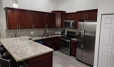 7708 NW 38th Ave in Fort Lauderdale, FL - Building Photo - Building Photo